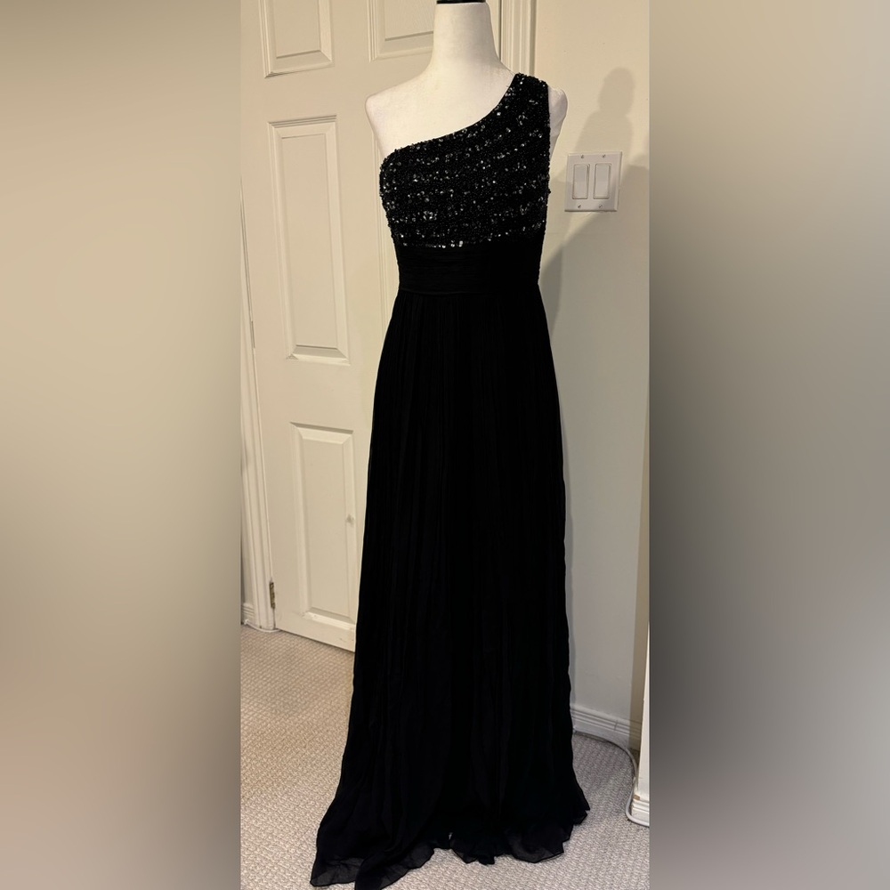 🌸 Aidan Mattox crystal beaded one shoulder dress, purchased from Holt Renfrew